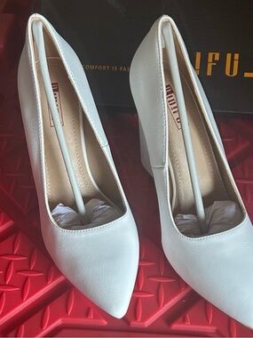 IDIFU White Pointed-Toe Women’s High Heels
